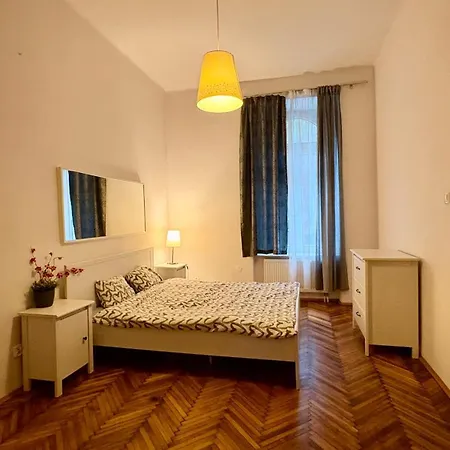 Apartamento Next To Main Square 2 *